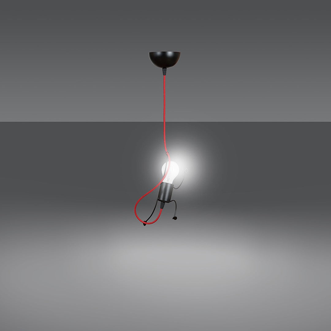 Même suspension allumée sur fond gris dégradé, ampoule diffusant une lumière blanche.