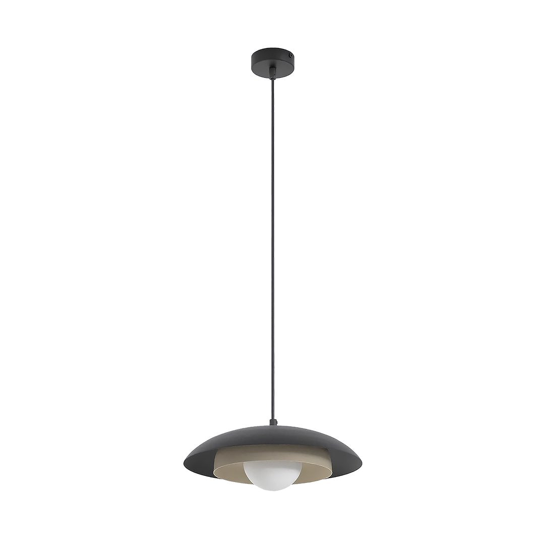 Silhouette entière du luminaire suspendu, câble fin et abat-jour en dôme aplati