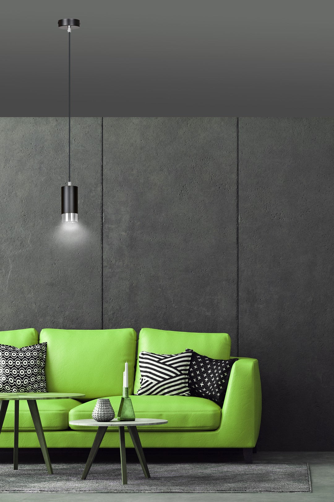 Mise en ambiance dans un salon vert devant un mur gris