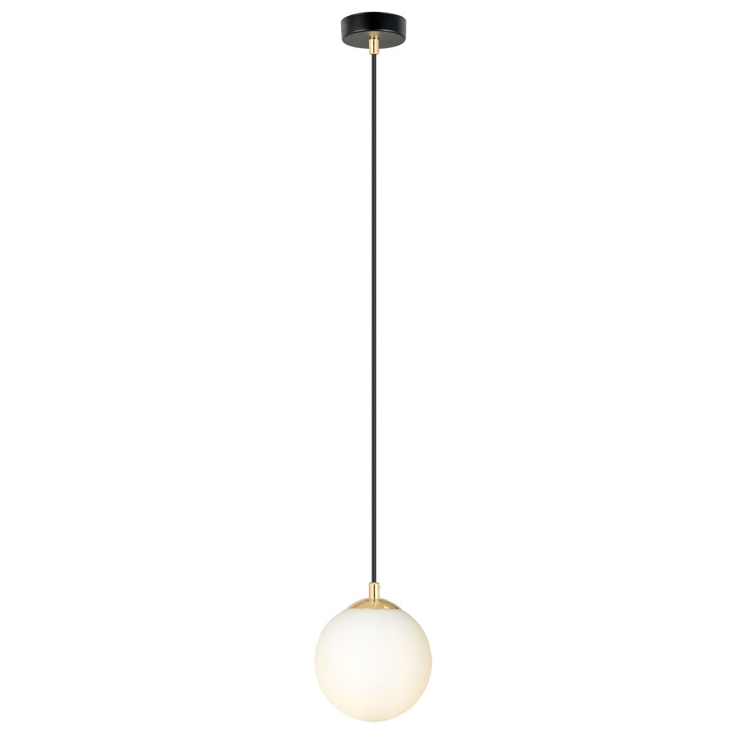 Détail du globe allumé, finition laiton et câble textile noir sur fond blanc