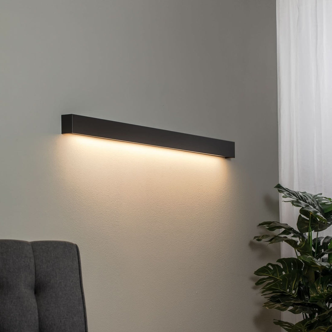 Applique murale Straight L en acier, noir, hauteur 7 cm