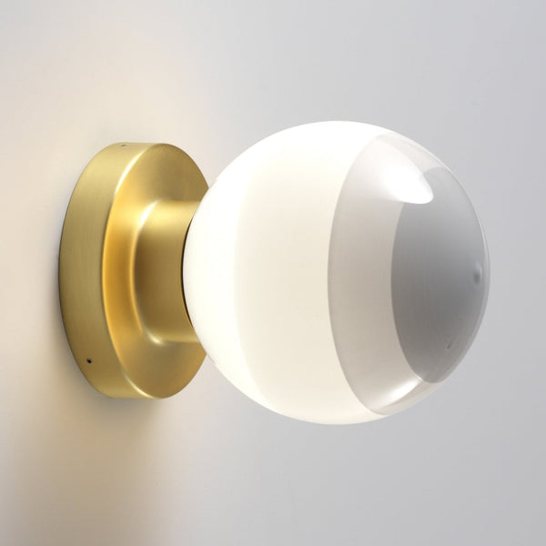 Applique murale LED Dipping Light A2 en verre, blanc et laiton, Ø 12,5 cm, 2700 K, 5,7 W