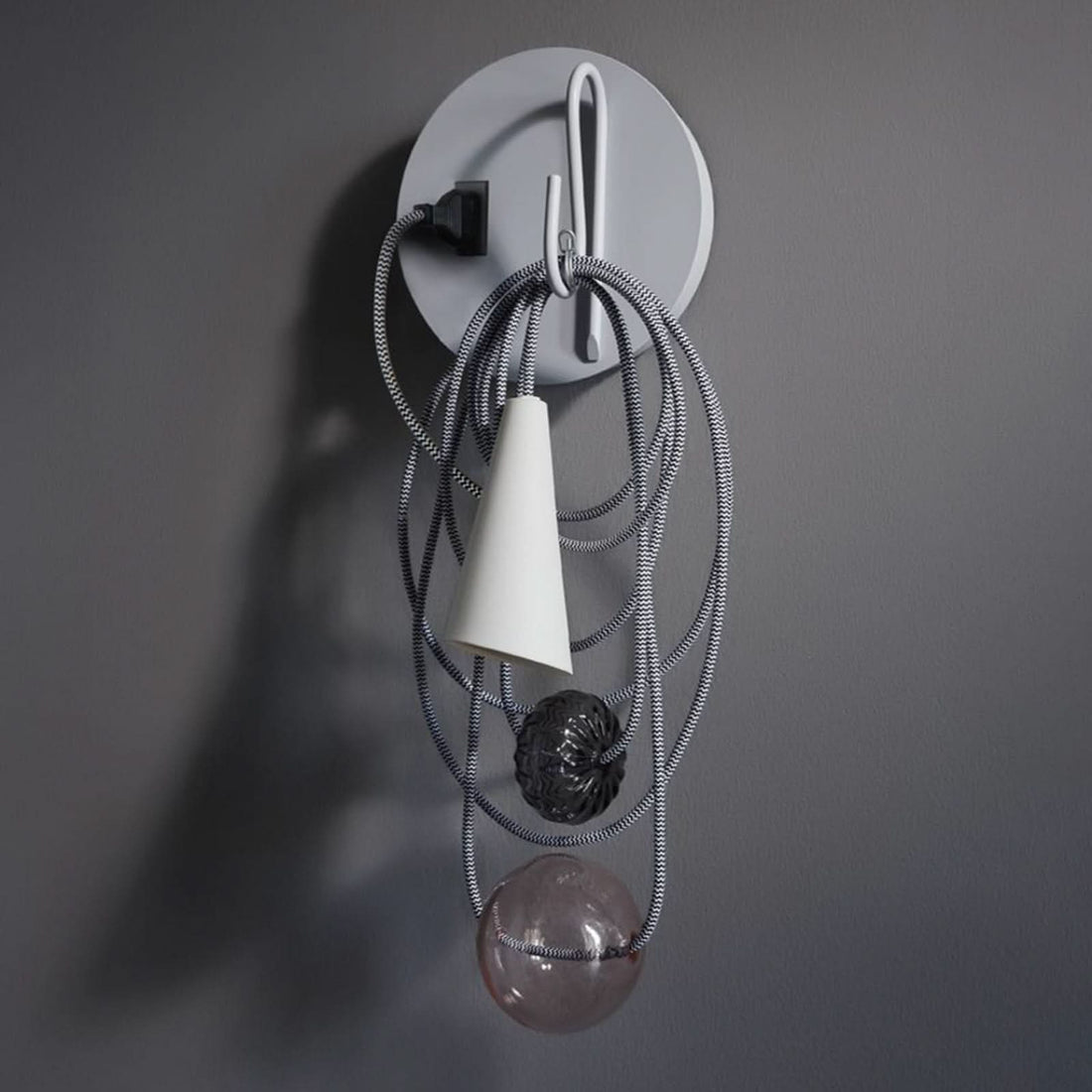 Applique murale Filo en verre, gris et transparent, hauteur 52 cm