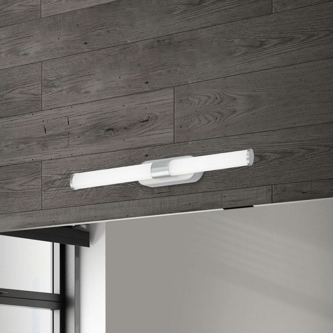 Applique murale Runt IP44, chromé mat, hauteur 4,5 cm, IP44