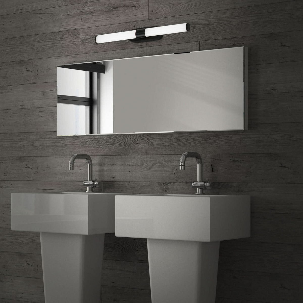 Applique horizontale au-dessus d'un miroir rectangulaire, deux lavabos sur pieds.
