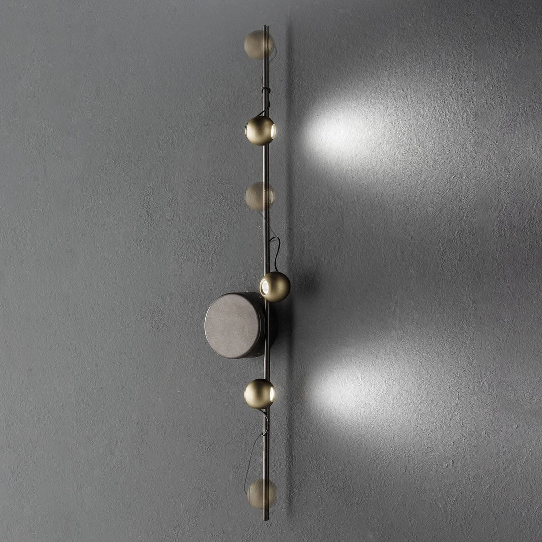 Applique murale LED Magnetic B, hauteur 70 cm