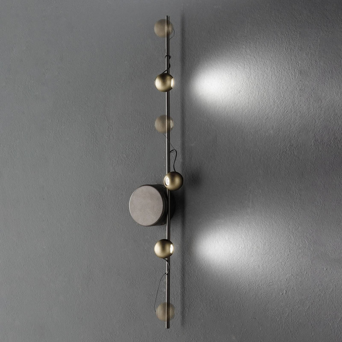 Applique murale LED Magnetic B, hauteur 70 cm