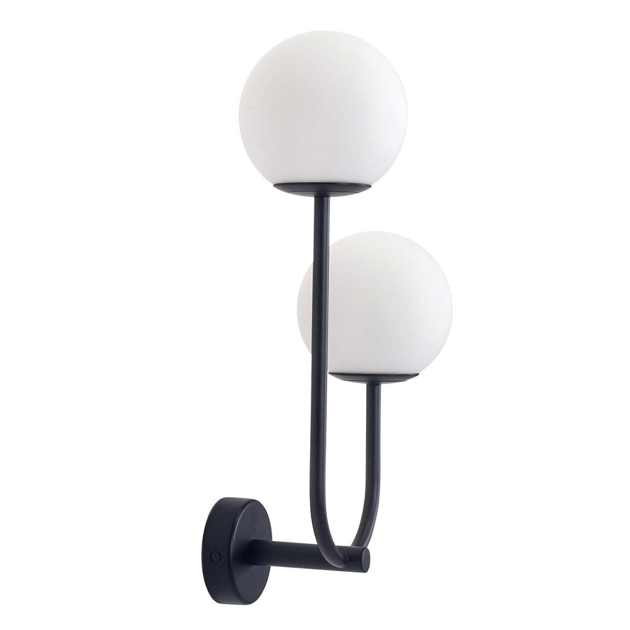 Produit isolé sur fond blanc, applique noire et deux globes opalins éteints.