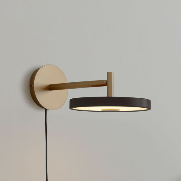 Applique murale LED Asteria Short en aluminium, noir et laiton, Ø 15 cm