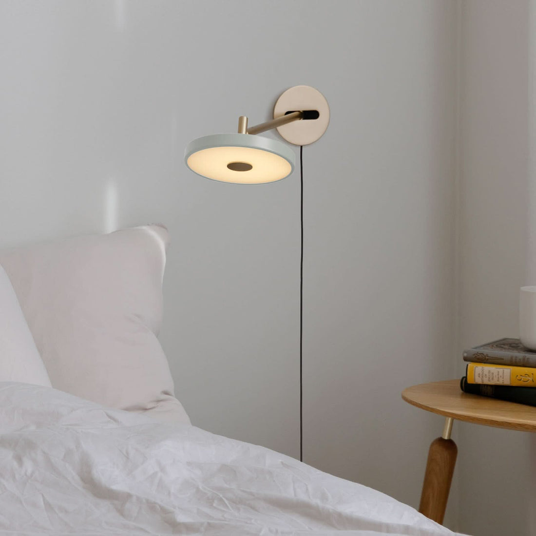 Applique murale LED Asteria Long en aluminium, vert clair et laiton, Ø 15 cm