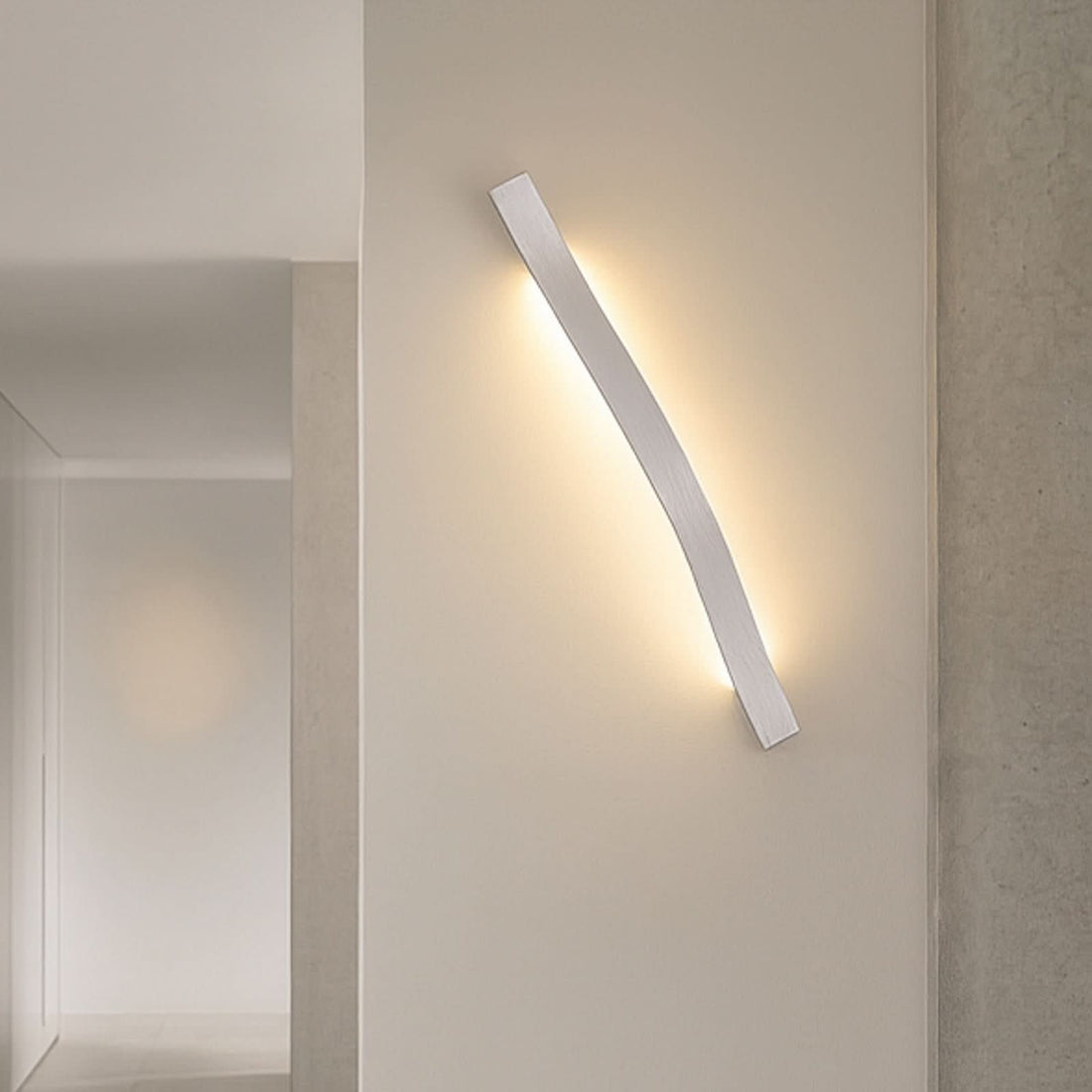 Applique murale LED Alvon en métal, argenté, hauteur 50 cm