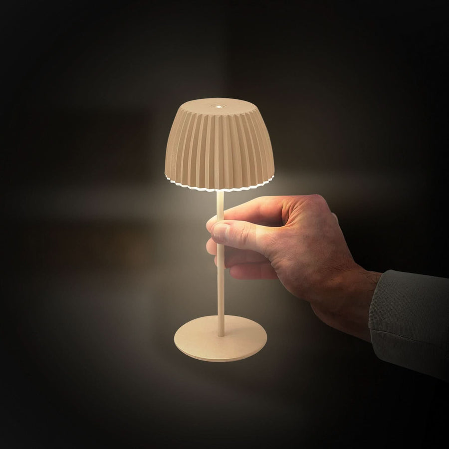 Lampe à poser d'extérieur LED rechargeable Brilo en métal, beige, Ø 8,5 cm, IP44