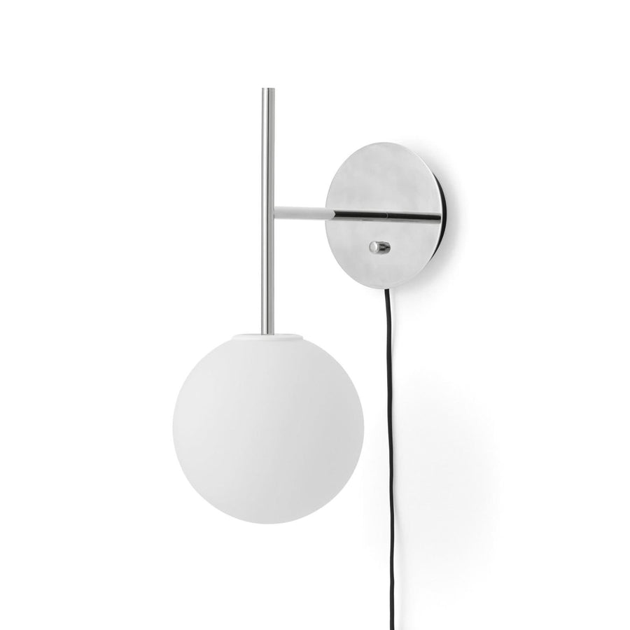 Vue produit sur fond blanc : applique murale complète, câble noir visible, globe en verre blanc.