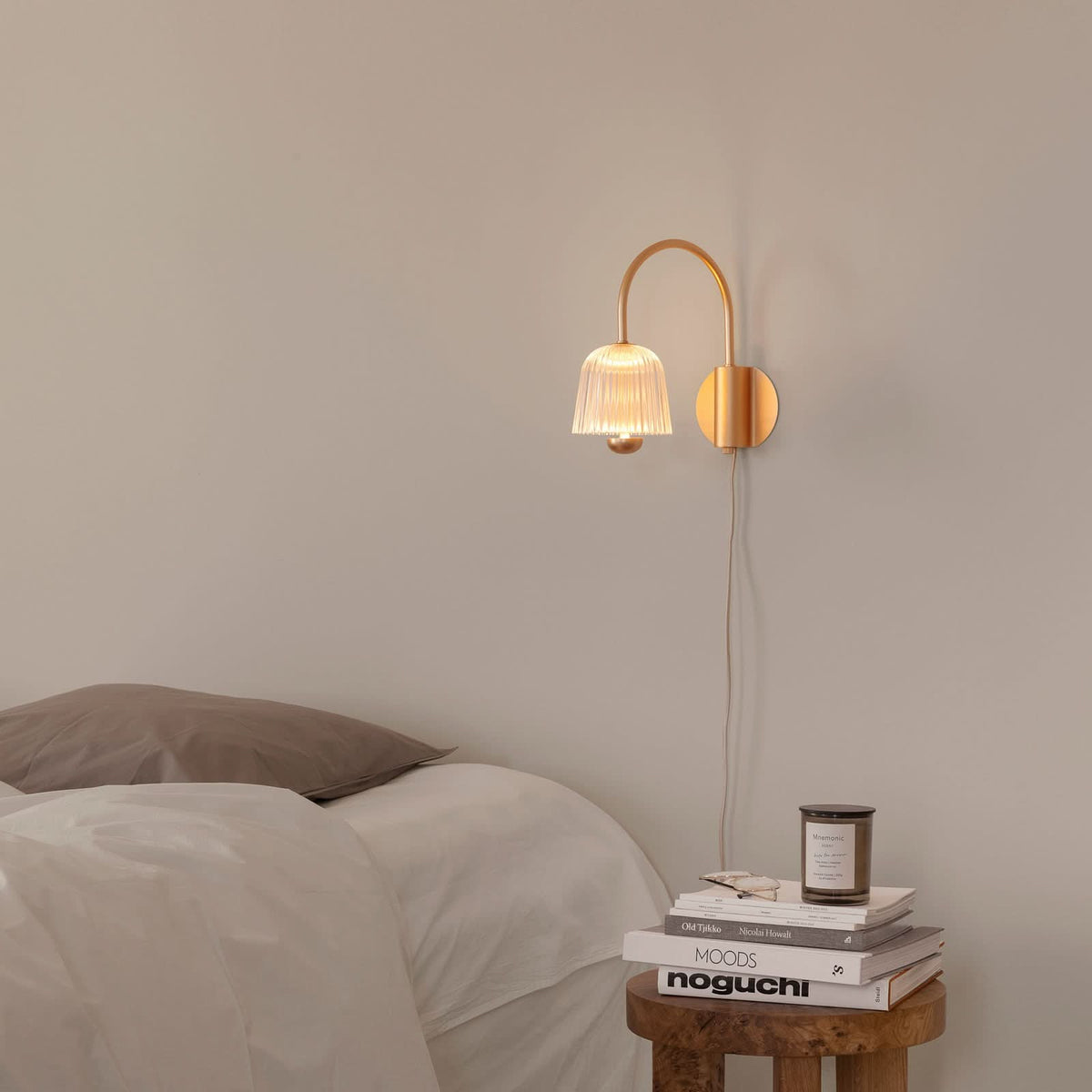 Applique murale LED Asteea en métal, laiton satiné et transparent, hauteur 27 cm
