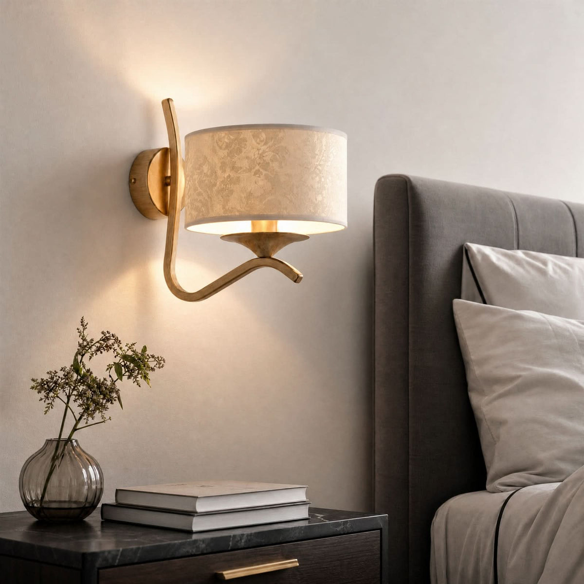 Applique murale Kaszmir Ecrie en verre, beige et doré, hauteur 23 cm