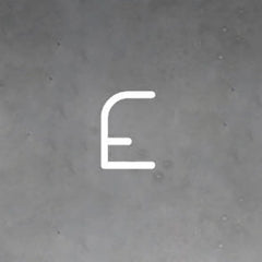 Applique murale LED Alphabet en aluminium, blanc, hauteur 95 cm, 3000 K, 26 W, largeur 65 cm