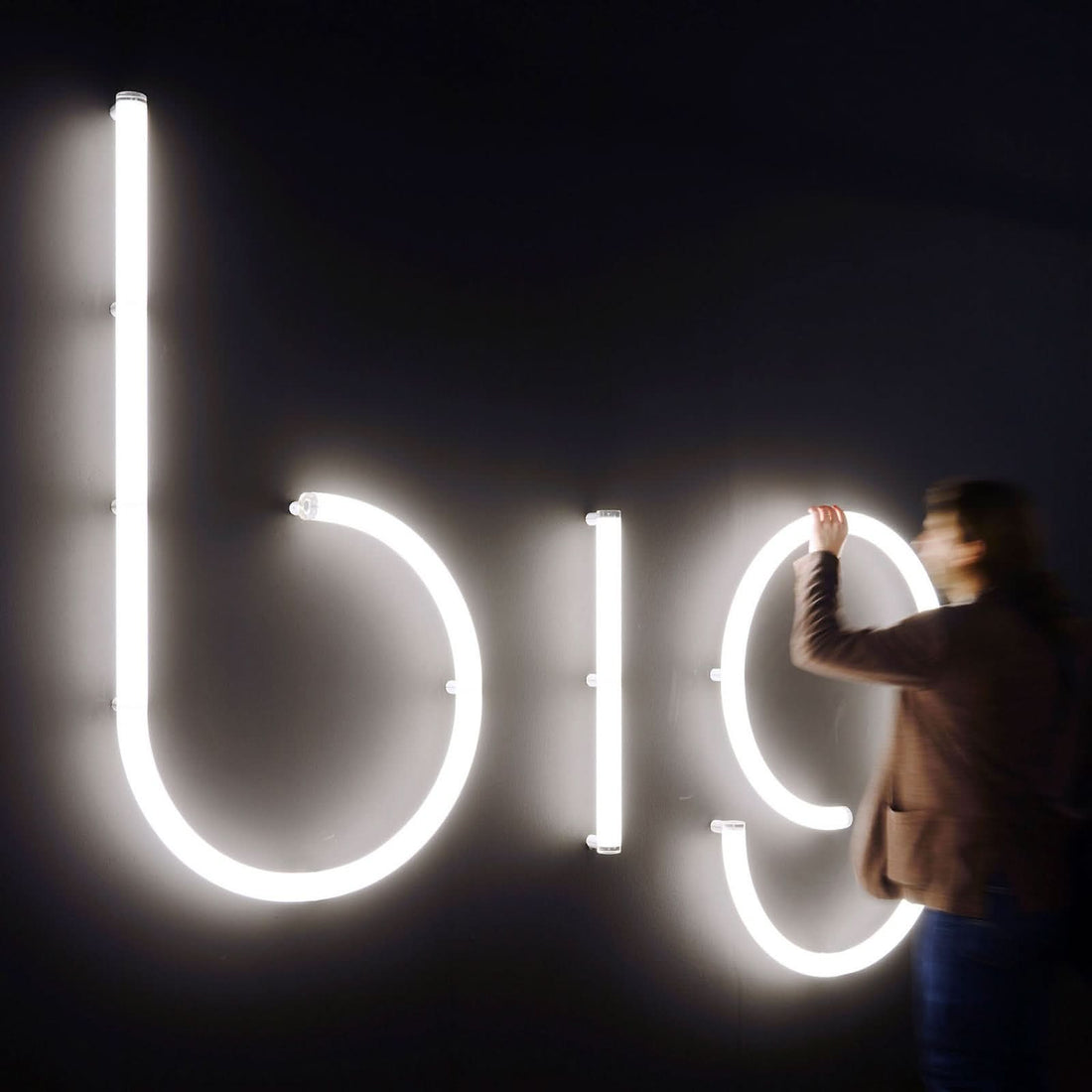 Applique murale LED Alphabet en aluminium, blanc, hauteur 65 cm, 3000 K, 29 W