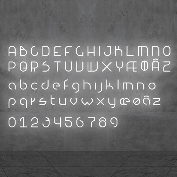Applique murale LED Alphabet en aluminium, blanc, hauteur 49,2 cm
