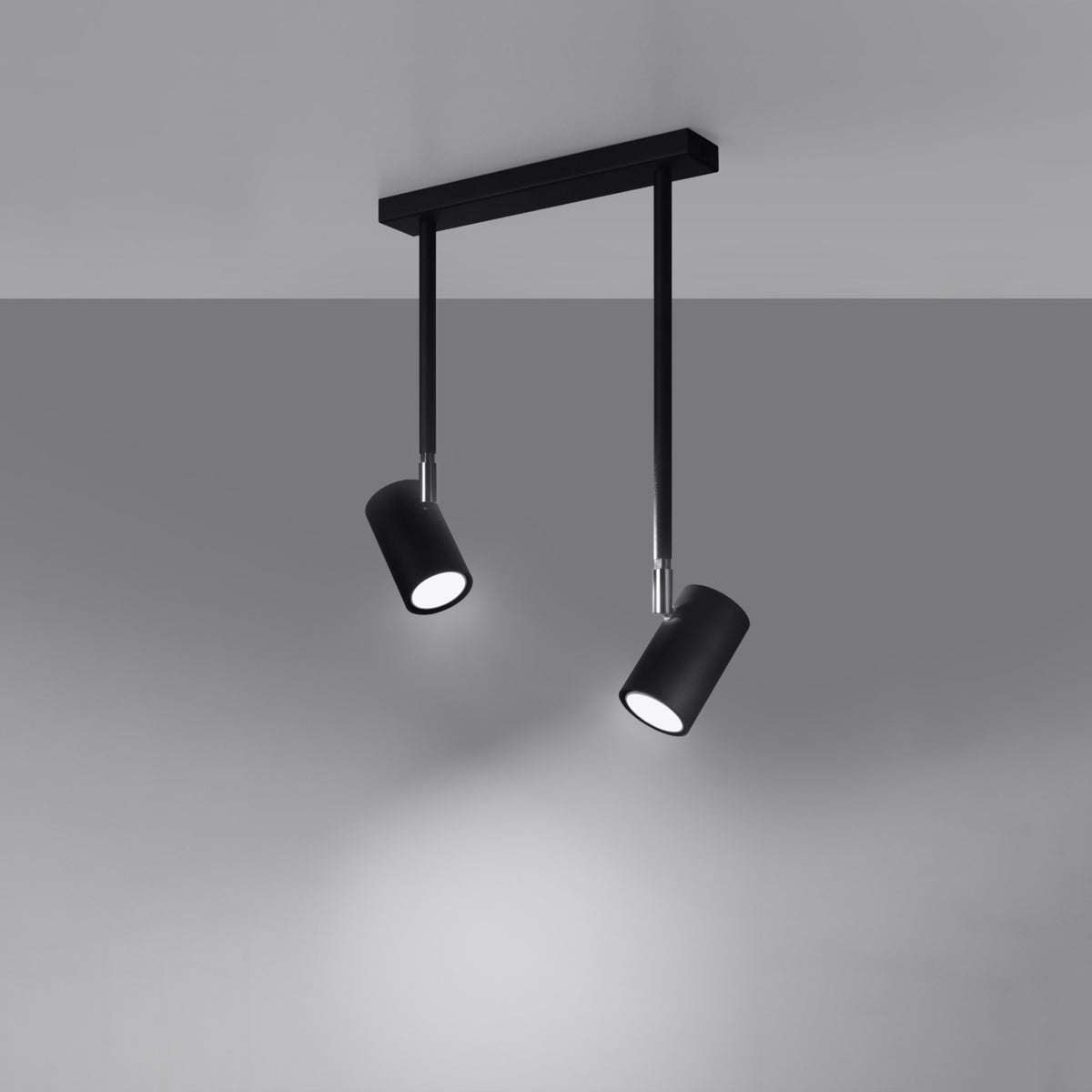 Mise en ambiance dans une pièce sombre avec les deux projecteurs allumés