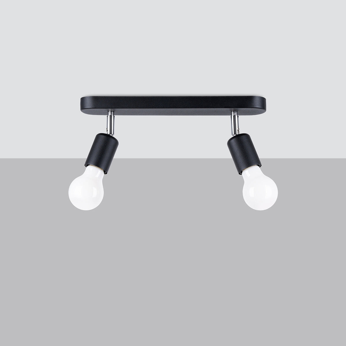 Vue de face du luminaire noir deux spots sur fond gris dégradé