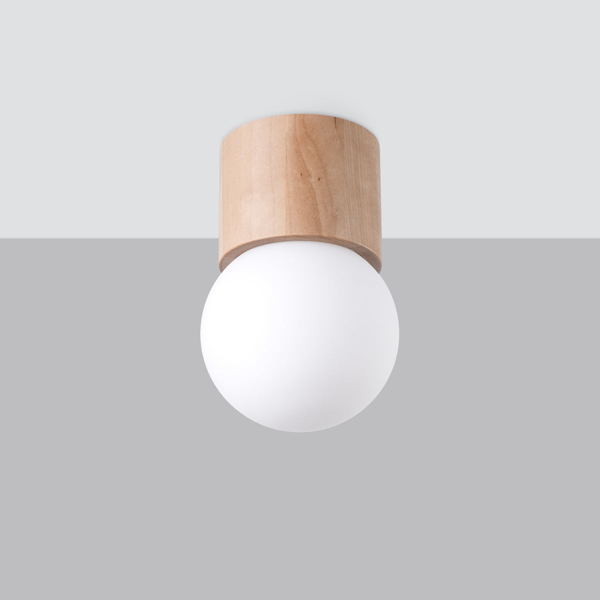 Luminaire fixé au plafond, socle cylindrique en bois et sphère opaline