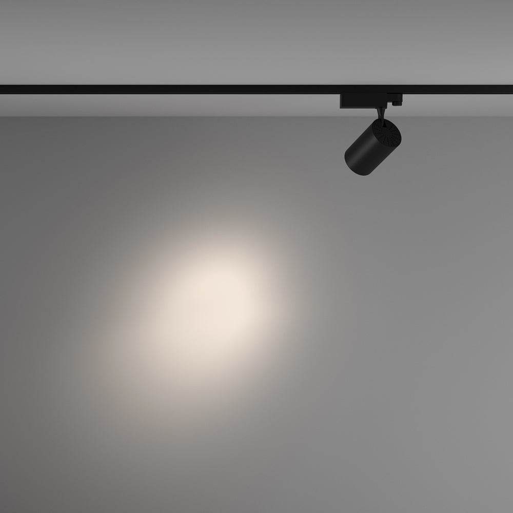 Mise en ambiance avec faisceau lumineux blanc projeté sur un mur gris.