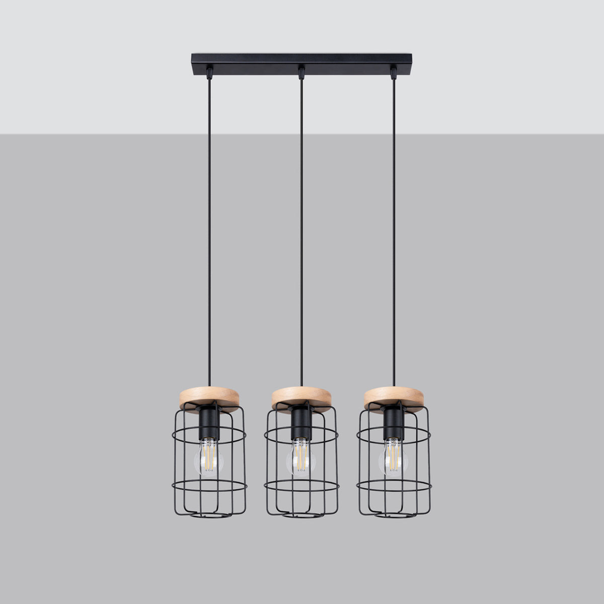 Présentation sur fond gris du même luminaire, câbles textiles et structure métallique visibles.