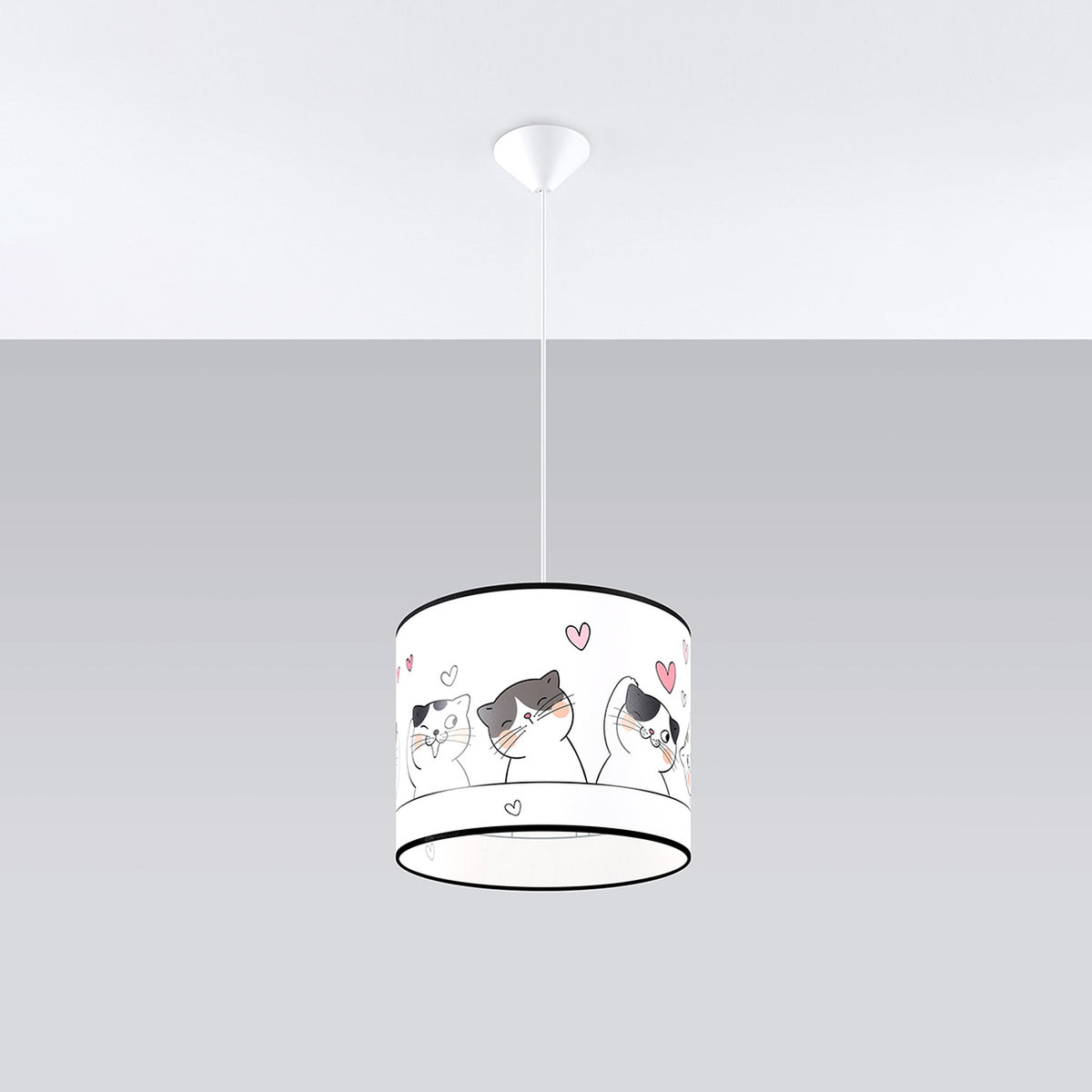 Même lampe suspendue sous un autre angle, montrant le motif de chats différemment orienté.