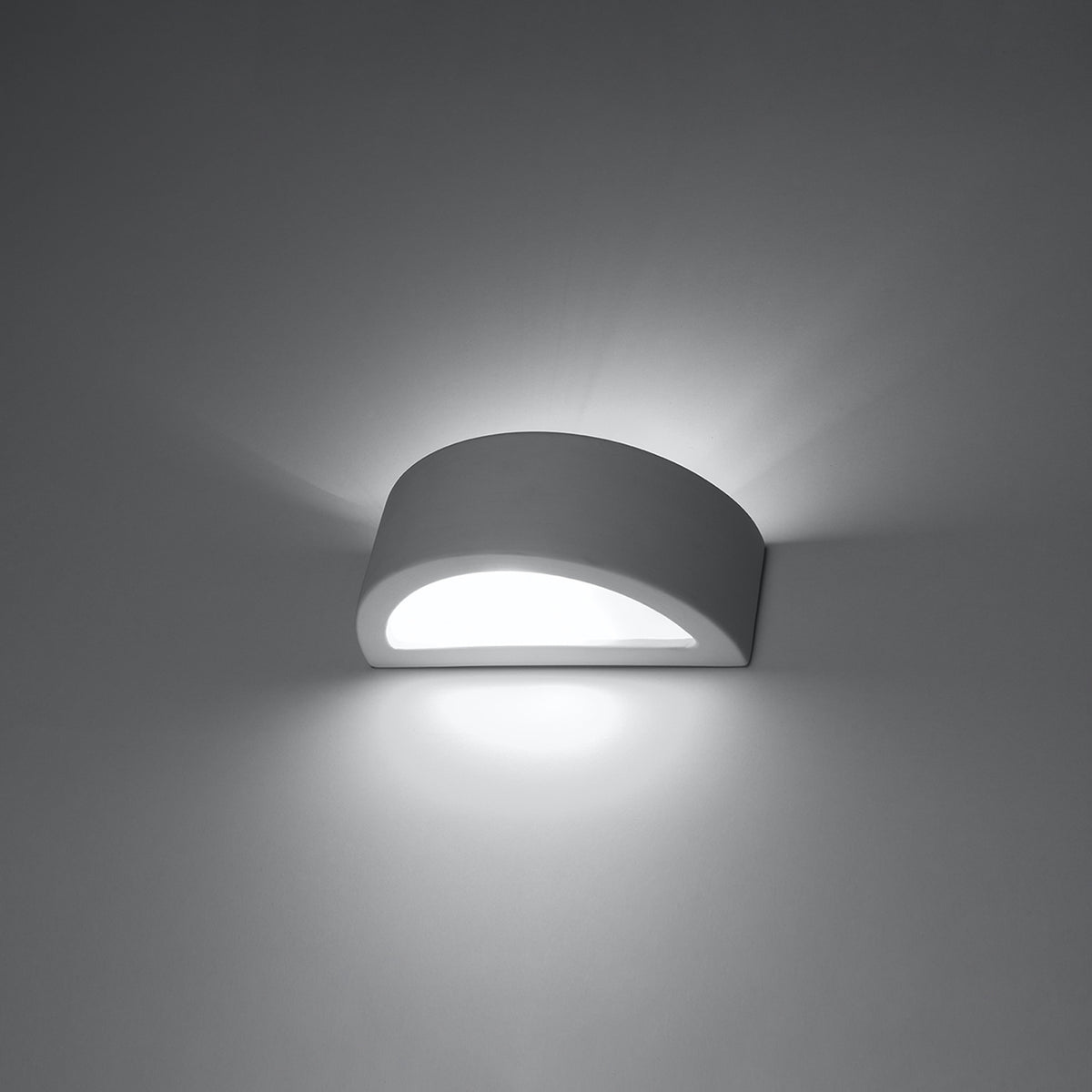 Applique allumée dans l'obscurité, faisceau lumineux diffusé vers le haut et le bas
