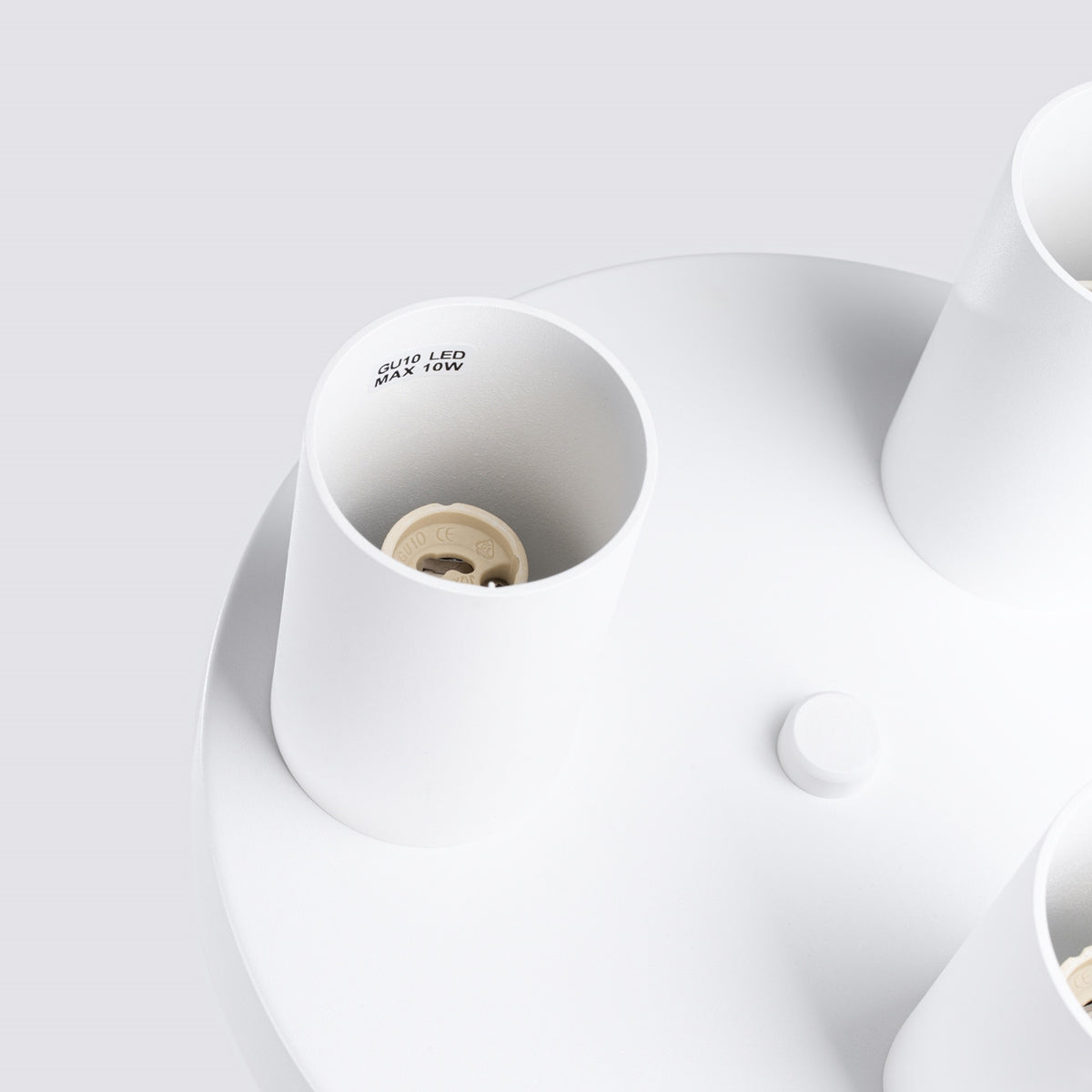 Détail d'une douille GU10 LED, puissance maximale dix watts inscrite