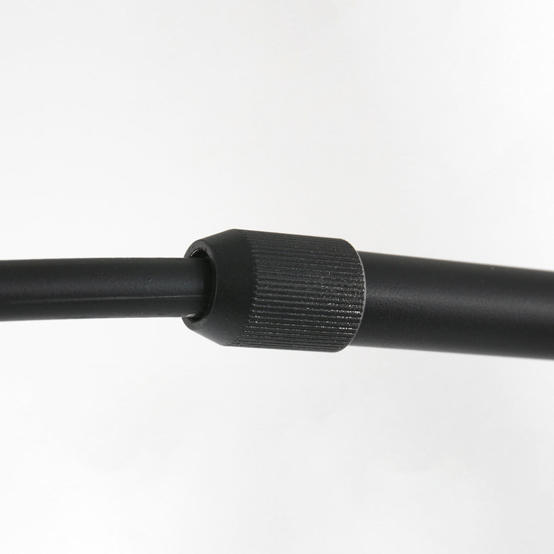 Wandleuchte ohne Lampenschirm, schwarzer Bogen verstellbar 115-160 cm | Arko