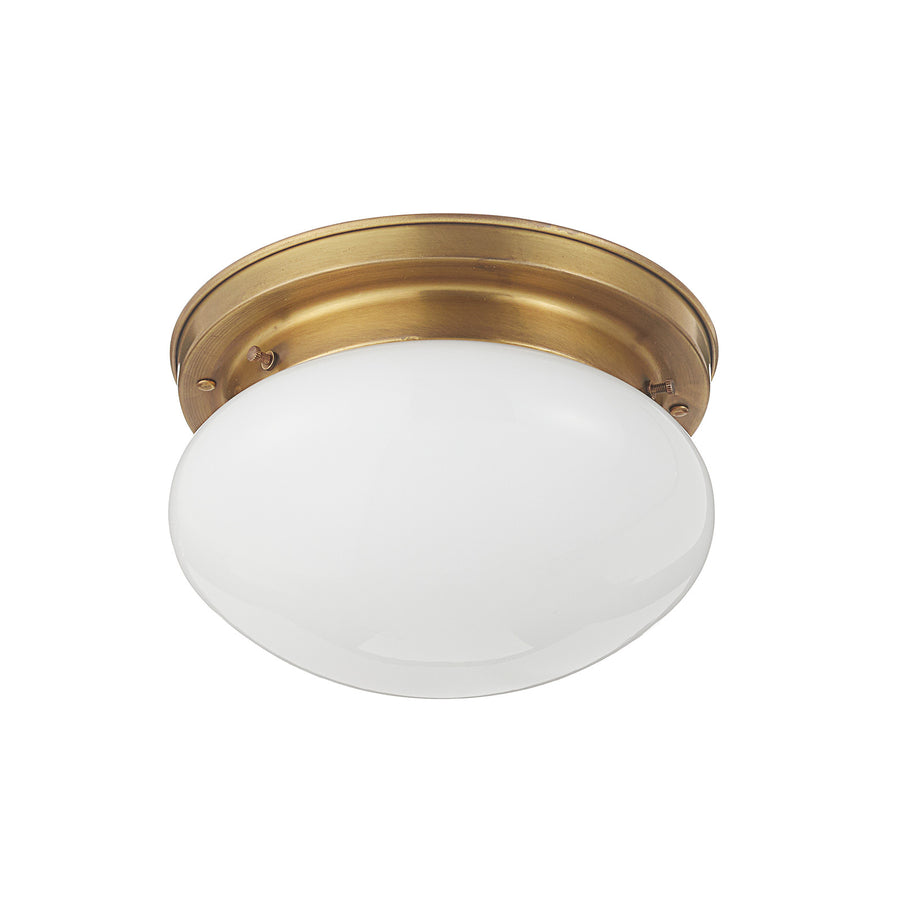 Vue de face du plafonnier rond en laiton brossé avec diffuseur en verre opalin.