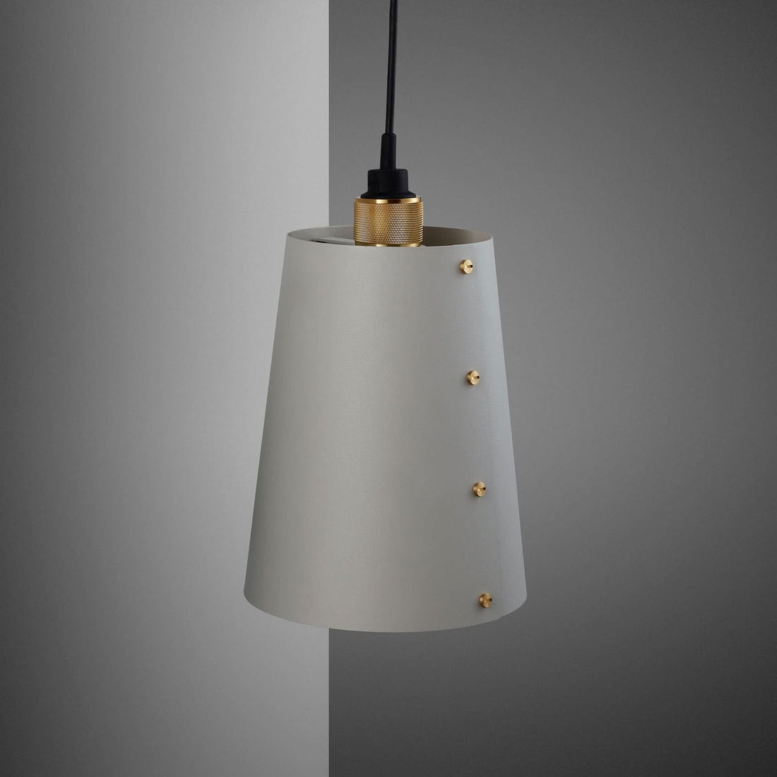 Applique murale Hooked Wall en acier, gris clair et laiton, 40 W, modèle 3