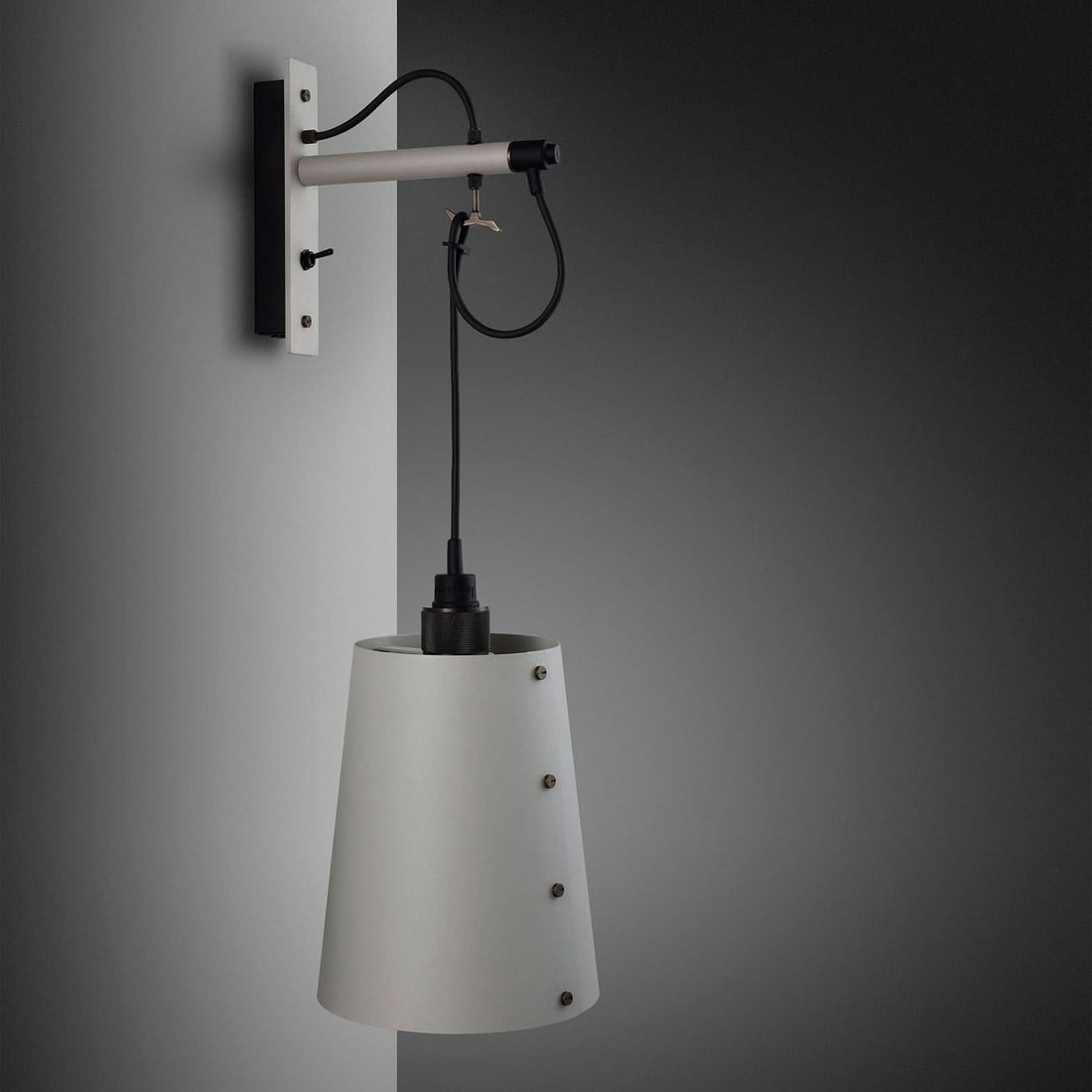 Applique murale Hooked Wall en acier, gris clair et bronze, 40 W, modèle 3