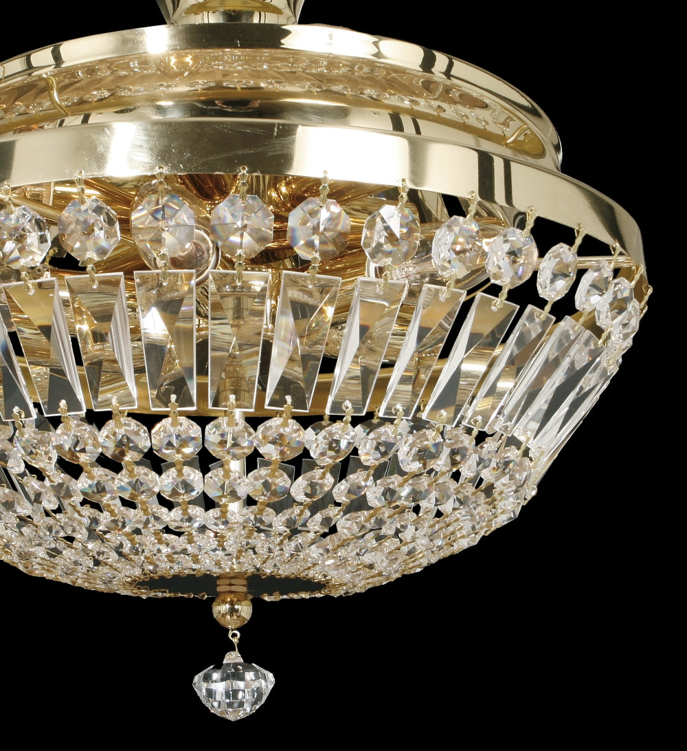 Détail du bord doré et des chaînes de cristal finissant en goutte