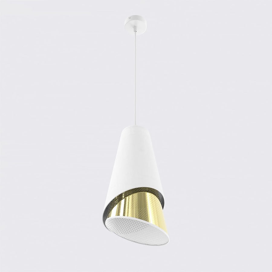 Vue de trois quarts du produit, dessous blanc perforé et intérieur métallique doré brillant