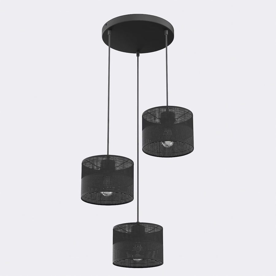 Suspension noire à trois abat-jour cylindriques perforés suspendus à hauteurs décalées
