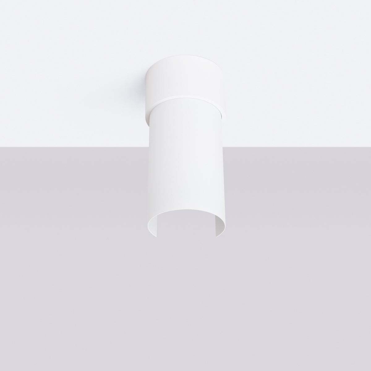 Luminaire blanc monté au plafond, vu de dessous sur fond clair