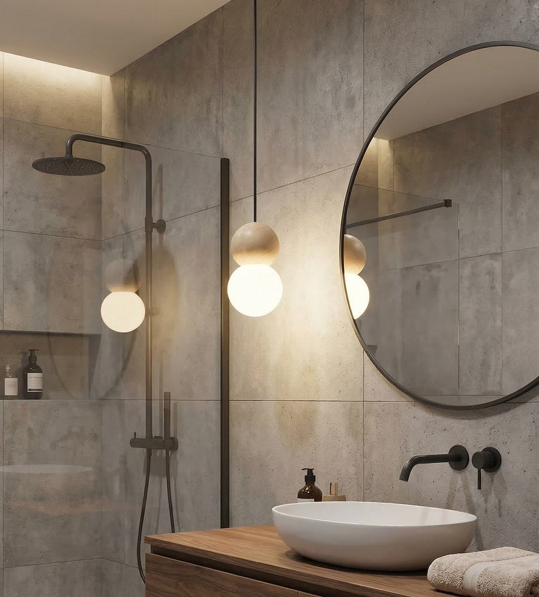 Mise en ambiance salle de bain, deux suspensions devant miroir rond et vasque