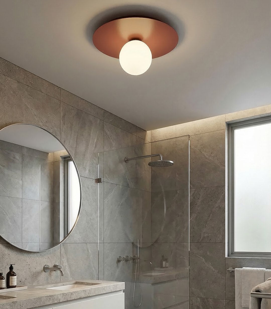 Plafonnier installé dans une salle de bain carrelée, près d'un miroir rond