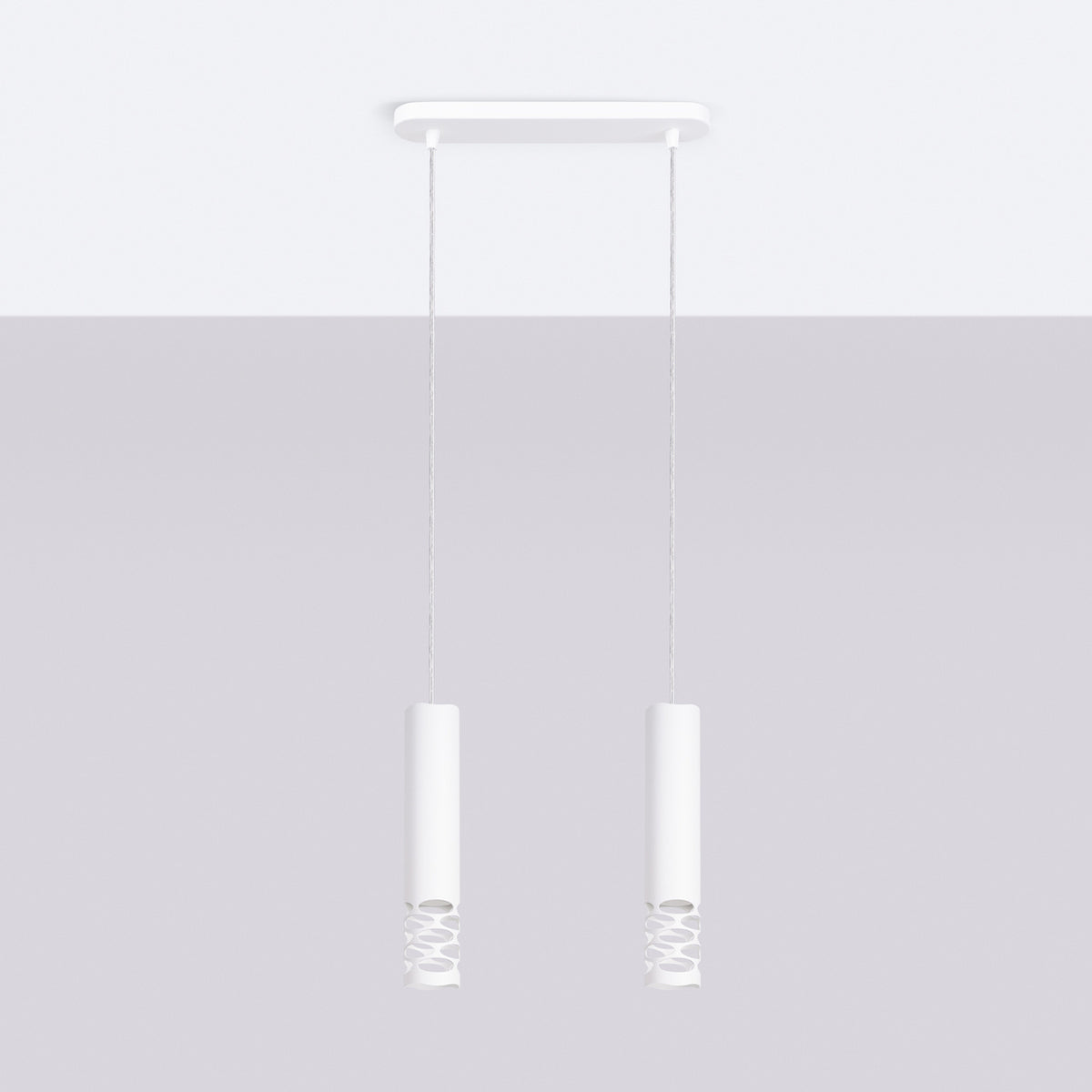 Mise en ambiance sur fond gris clair, luminaire suspendu éteint