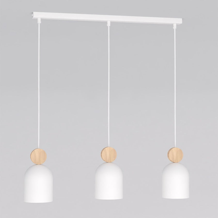 Vue de face du luminaire avec barre de plafond et trois suspensions alignées blanches