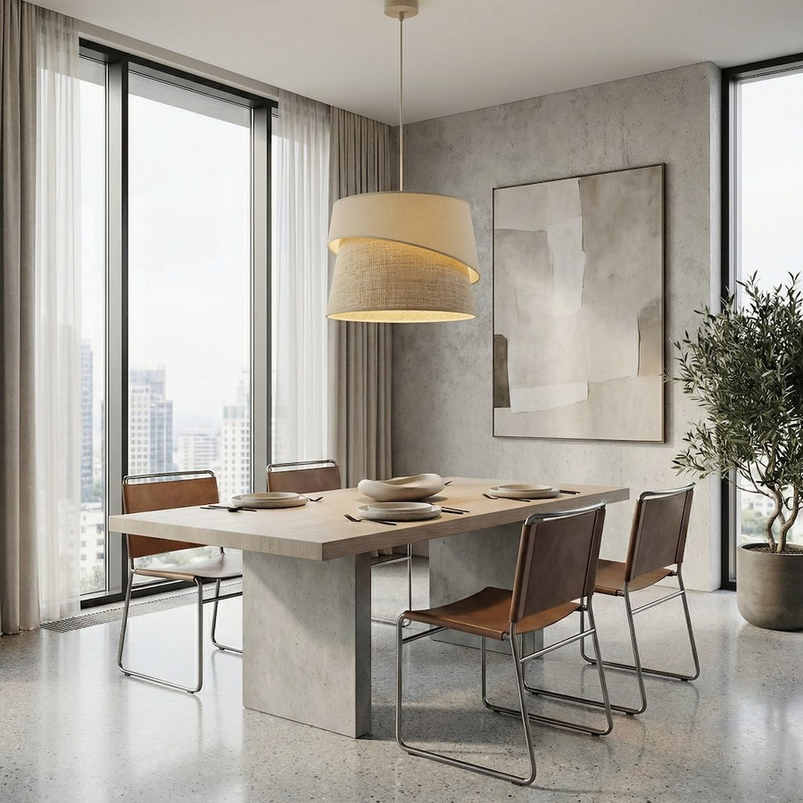 Suspension installée au-dessus d'une table dans une salle à manger moderne.