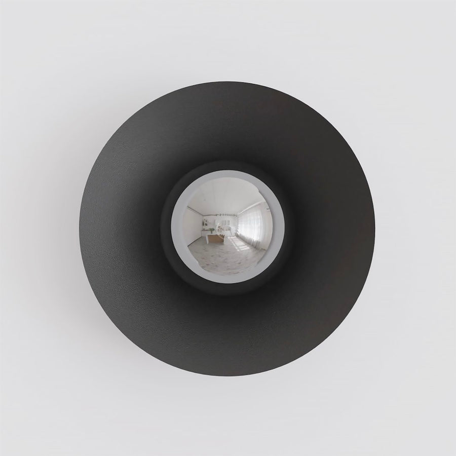 Vue de face du disque noir circulaire avec sa lentille en verre bombée