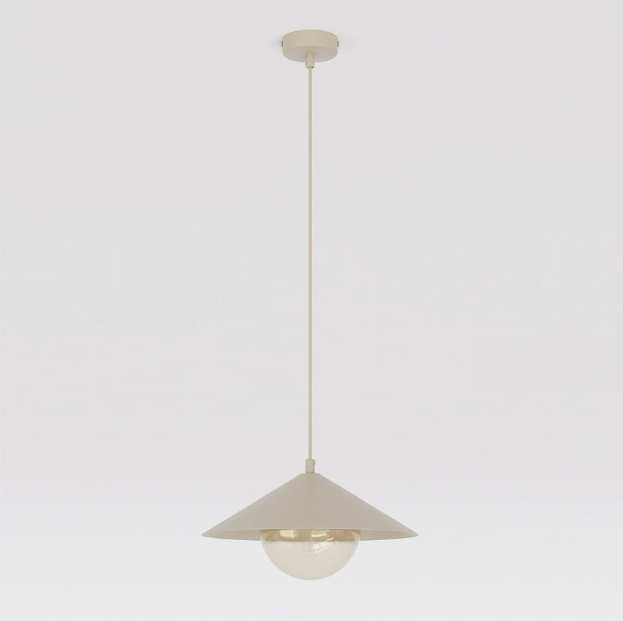 Suspension beige au cône large et globe en verre ambré, vue de face sur fond blanc.