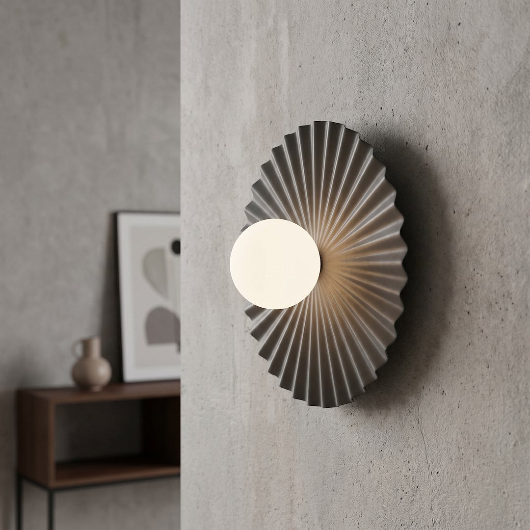 Applique murale Umbra noire, verre blanc, P 35 cm