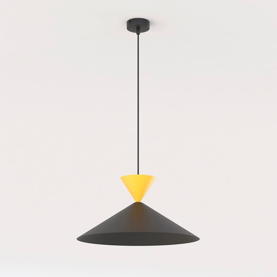 Suspension noire et orange présentée de face sur fond blanc neutre