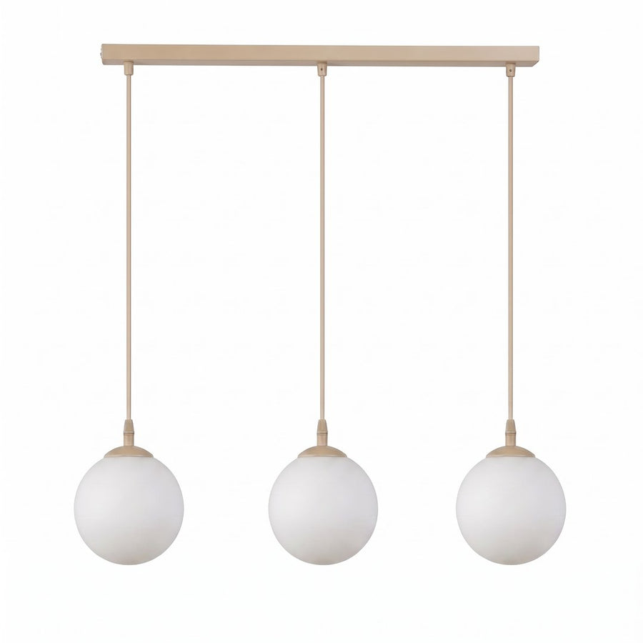 Suspension trois globes de verre blanc opalin, structure beige clair, vue de face sur fond blanc