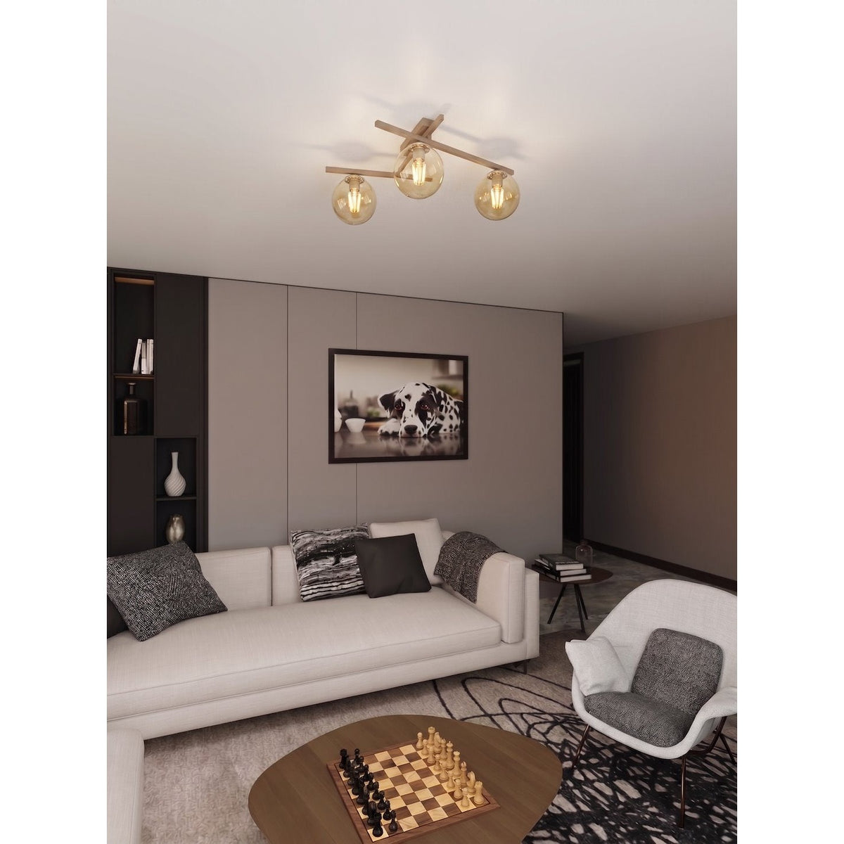 Mise en ambiance dans un salon, plafonnier allumé au-dessus canapé et table basse.