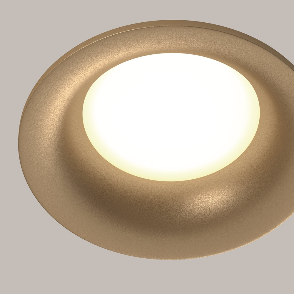 Détail de la finition dorée satinée et du halo de lumière blanche